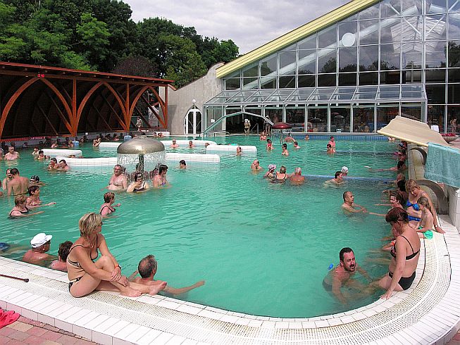 velký meder - termalpark, polokratý bazén