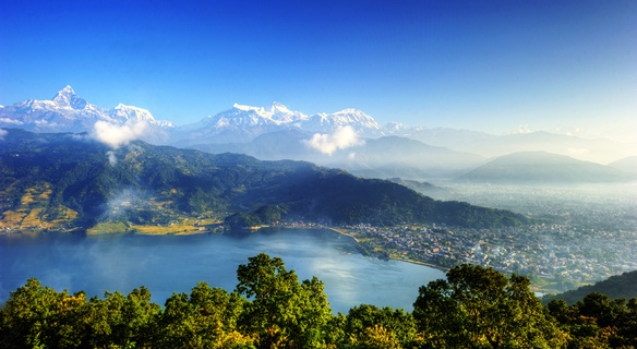 Pokhara, Pohled z Pagody míru