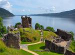 Urquhart Castle - hrad Urquhart a jezero Loch Ness