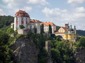 Romantický Vranov nad Dyjí a středověký hrad Hardegg