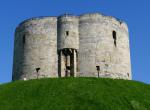Gotick pevnost Cliffords Tower v Yorku